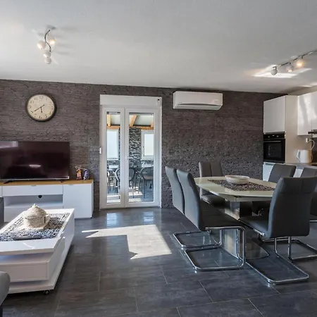 Beautiful In With Wifi Holiday home Peroj